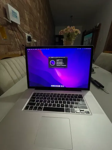VENDO MACBOOK 2009 17?