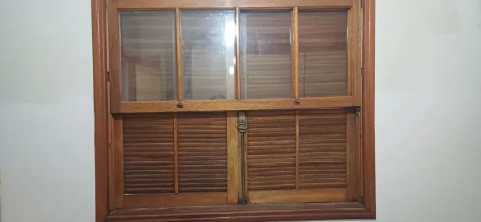 2 Janelas em madeira 