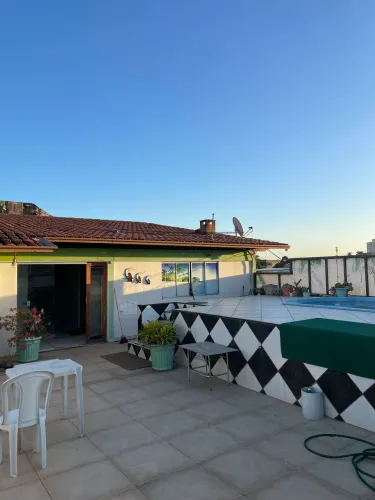 Área de lazer com piscina