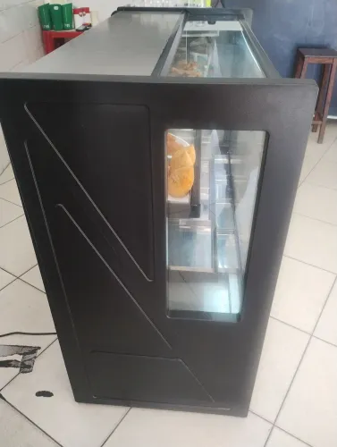 ESTUFA COM 15 BANDEJAS E TRES PRATELEIRAS