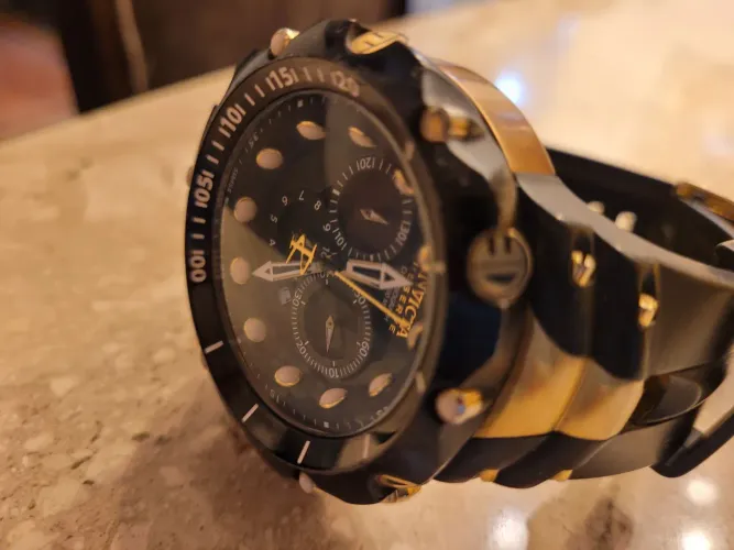 Vendo dois relógios originais, um invicta venom e um Technos lagacy cx 54.