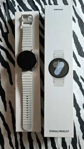 Samsung Galaxy Watch 7 - 44mm LTE | Nunca Usado