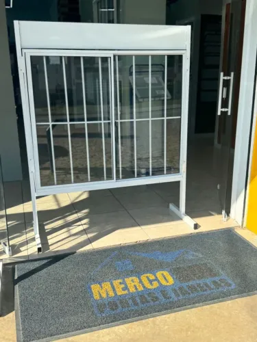 Janela Com Grade de Alumínio Completa - Melhor Preço
