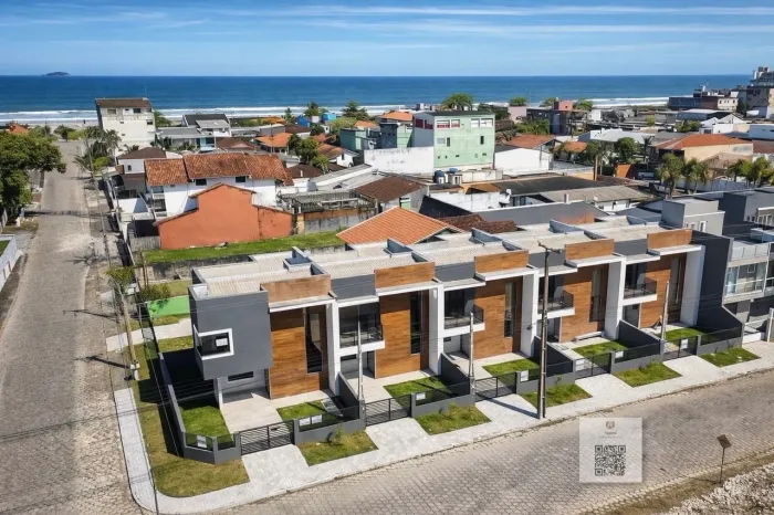 SOBRADO NOVO EM PRAIA DE LESTE