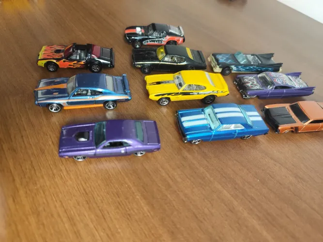 Lote c/10 Hotwheels muscle cars (Pontiac, mustang e outros)