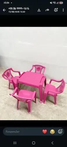 Vendo conjunto mesa e cadeiras INFANTIL