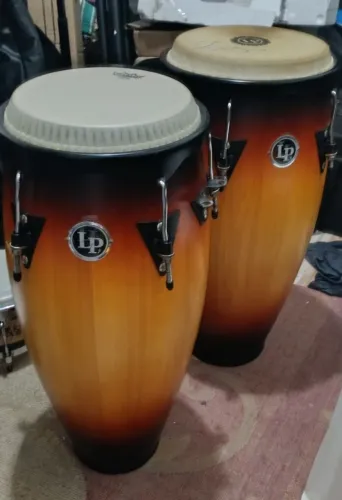 VENDO CONGAS LP COM BEGS E PEDESTAL ORIGINAL