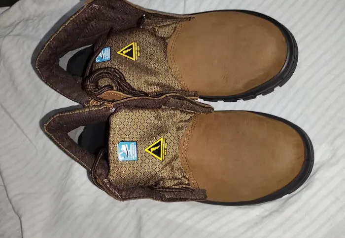 Bota couro nobuck hodrofigado cafe