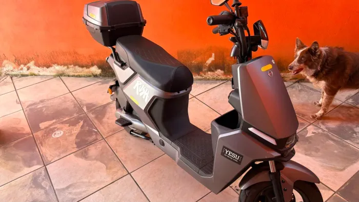 Moto elétrica Yesu semi nova