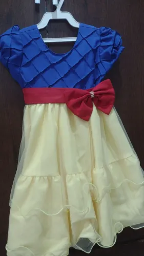 Vestido Branca de neve .. tamanho 3