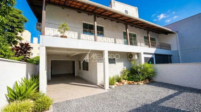 CASA MOBILIADA COM TRÊS DORMITÓRIOS, PRÓXIMA À VILA GERMÃNICA - BAIRRO VELHA