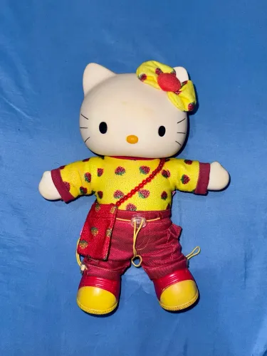Boneca Hello Kitty Moranguinho Multibrink Anos 2000