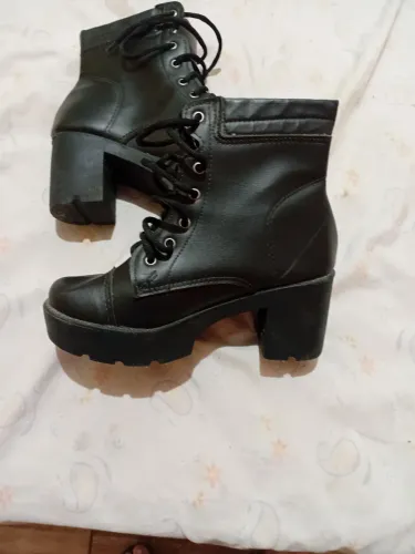 Vendo Bota número 36 por 70 reais 