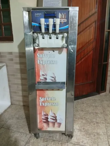 Máquina de sorvete soft 3 sabores 220 v monofásica 