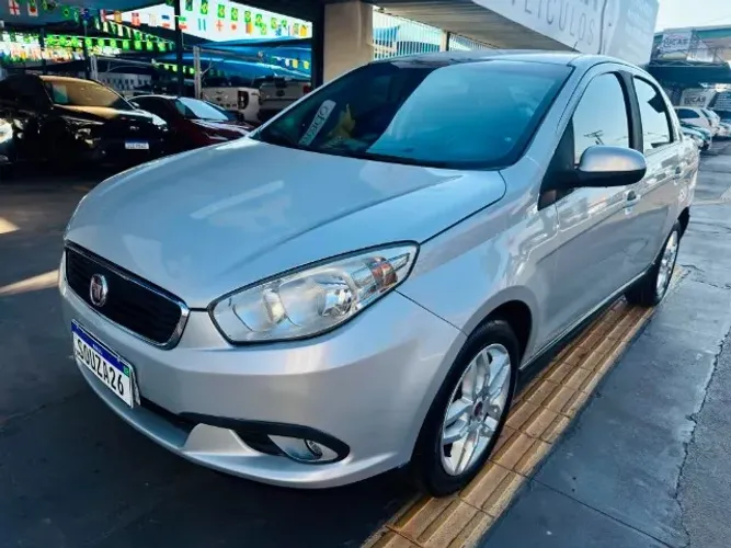 Fiat Grand Siena Essence Dual. 1.6 Flex 16V 2017