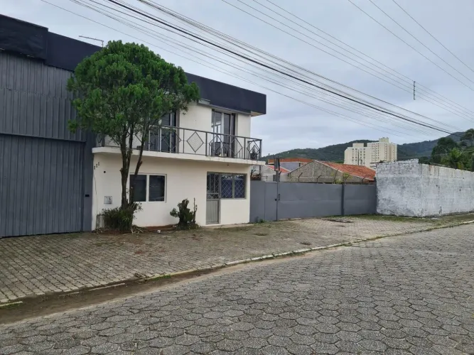 GALPÃO PARA LOCAÇÃO EM CAMBORIÚ