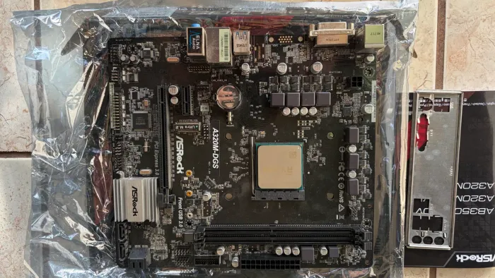 Kit - Placa mãe Asrock A320M AM4 DDR4 + Ryzen 5 1400