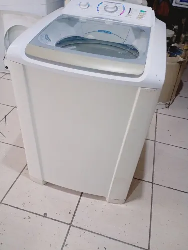 Ótima Eletrolux 220v 12 kilos