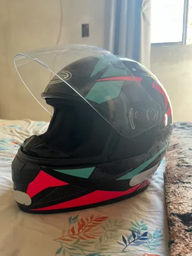 Vendo capacete spark tamanho 58