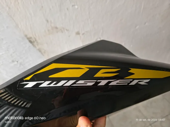 Asa direita e esquerda da cb Twister 300f
