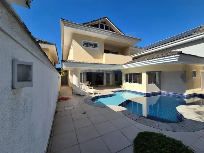 Casa com 600 m² de terreno e, 669 m² de área,e 5 suites no condominio Quintas do Rio