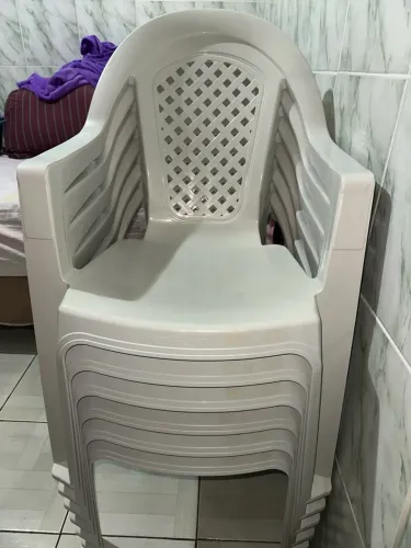 Cadeiras de plástico