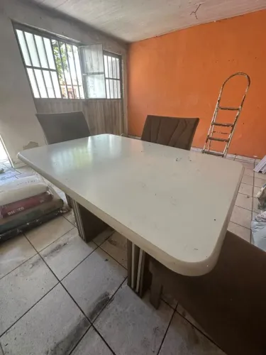 Mesa com cadeiras