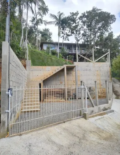 Terreno no Rio pequeno / Japão / Camboriú