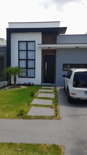 Casa no condomínio Residencial Jardim com 3 dormitórios