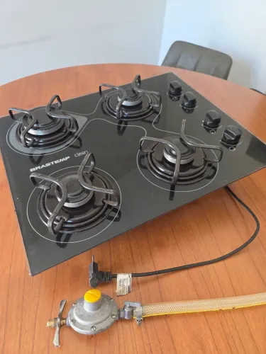 Fogão Cooktop 4 bocas funcionando