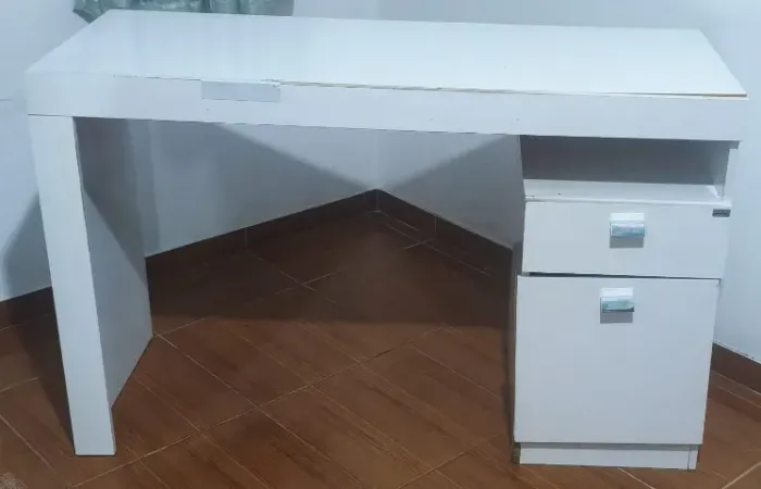 Escrivaninha Uma Porta e Uma Gaveta - 1,20 cm Comprimento