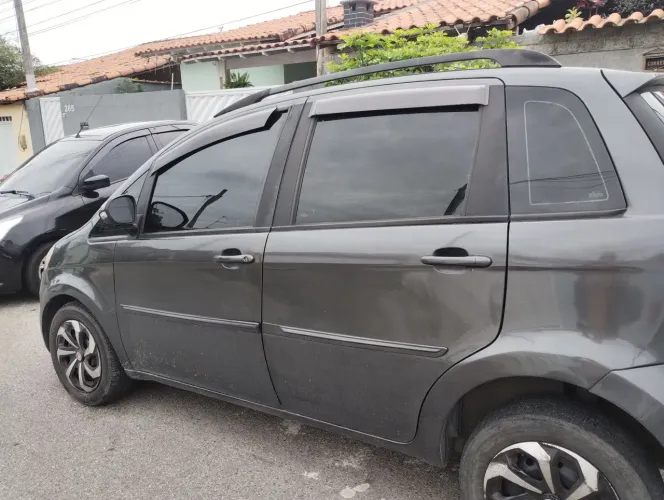 Fiat Idea Essence 1.6 Flex 16V 5P 2012