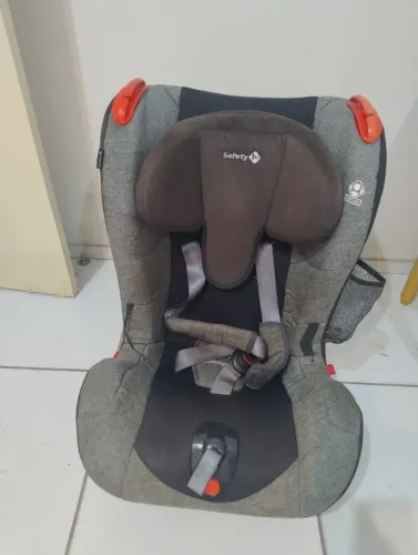 Cadeirinha para carro da marca Safety 1st, Modelo Recline, na cor cinza