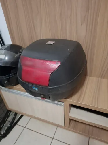 Bagageiro de moto (acessório para moto)