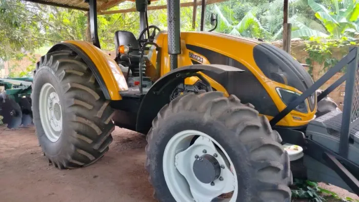 Trator Valtra A124 Ano 2023 - 1.445 Horas - Estado de Novo
