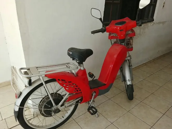 Bicicleta elétrica novíssima