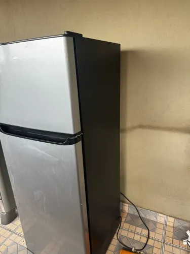 Vende se geladeira 