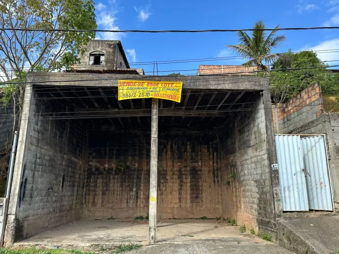 Vendo Lote com 2 Barracões