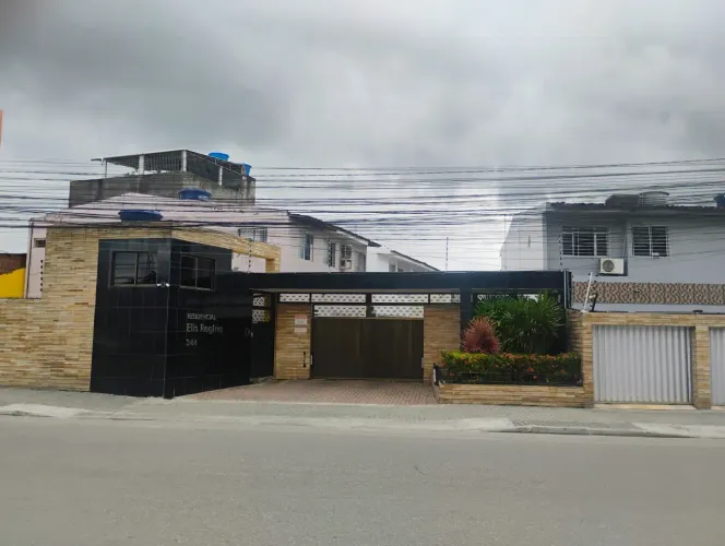 Casa em Condomínio para venda tem 190 metros quadrados com 4 quartos em Várzea - Recife -