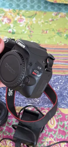 Canon EOS Rebel SL2 + Lente 50mm f/1.8 STM + Lente 18-55mm  + tripé 1.4M + Teleprompter 
