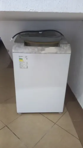 Máquina de lavar roupa usada