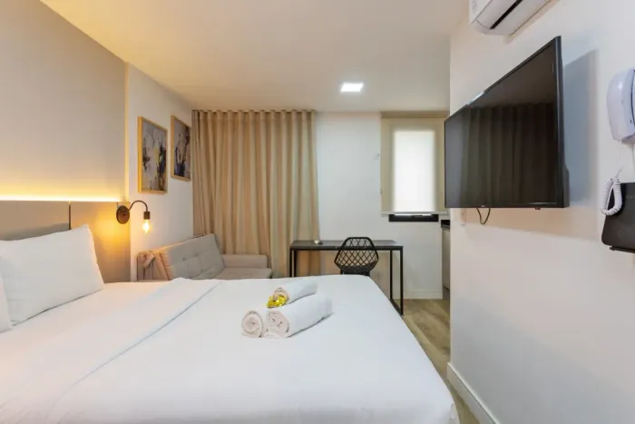 Apartamento com 1 quarto para alugar por R$ 1700.00, 18.00 m2 - PRADO VELHO - CURITIBA/PR