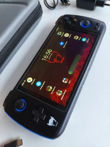 Handheld AYN Odin Pro com vários jogos 