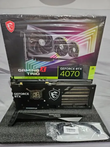Placa de vídeo GeForce MSI RTX 4070 Gaming X Trio 12GB, GDDR6X, 192-bit, DLSS, Ray Tracing