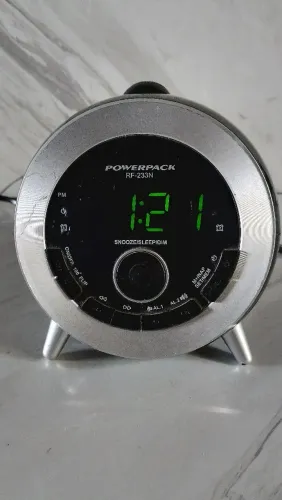 Rádio Relógio / Despertador da Powerpack modelo RF-233N. Com projetor de hora.