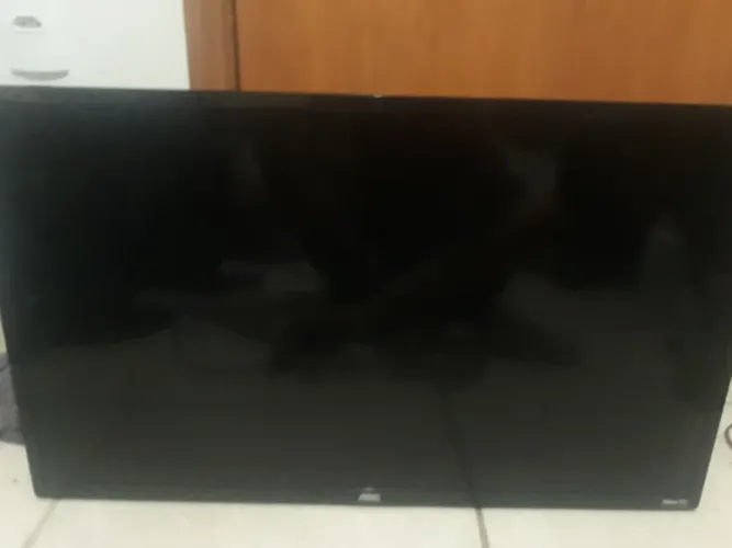 TV led 32" Roku com defeito