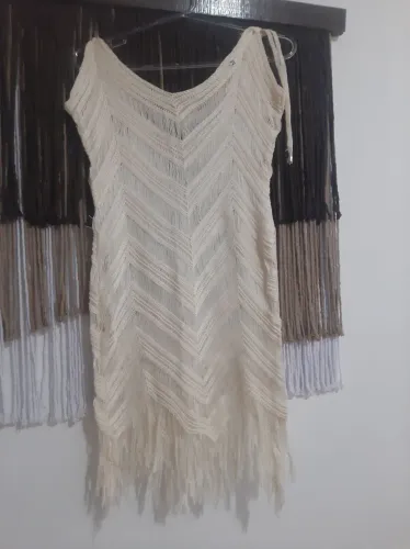 VESTIDO SAÍDA DE PRAIA CURTO COM DETALHES EM FRANJA