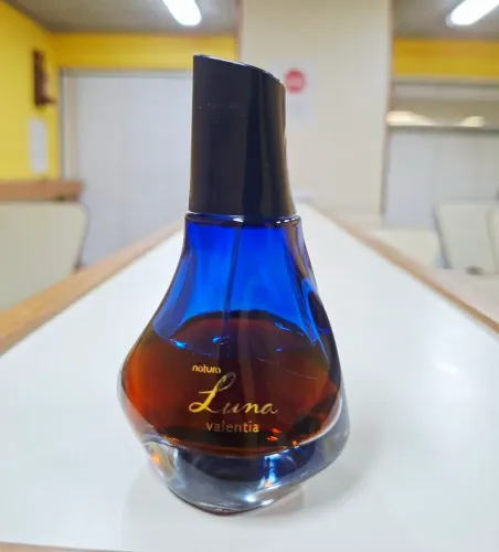 Perfume luna valentia volumetria conforme foto