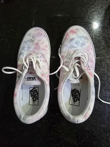 Tênis Vans Feminino, usado apenas 2 vezes, N° 38. Perfeito estado!