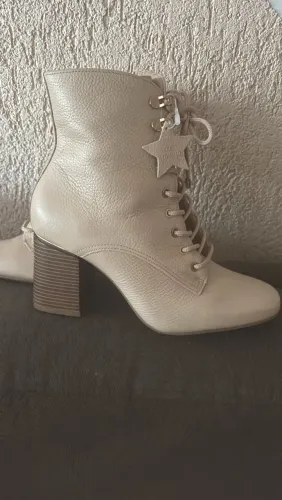 Vendo bota nova marca via Marte,número 35